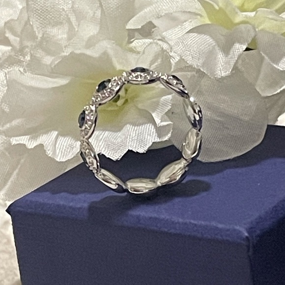 💍🦢 Authentic Swarovski Angelic Band Ring - Picture 7 of 9